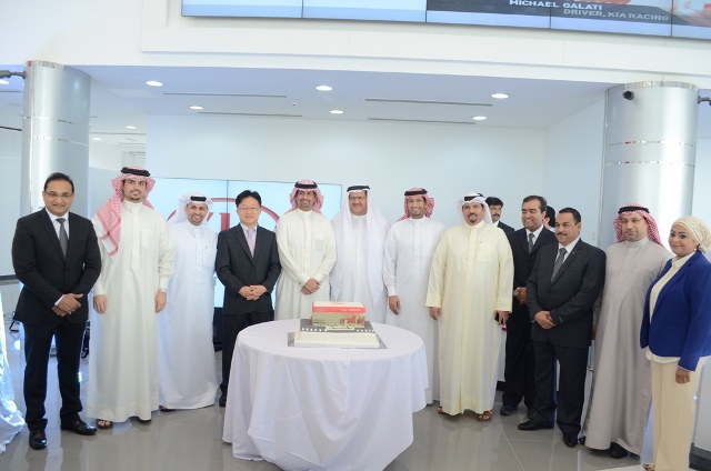 Bin Hindi celebrates the renovation of KIA showroom